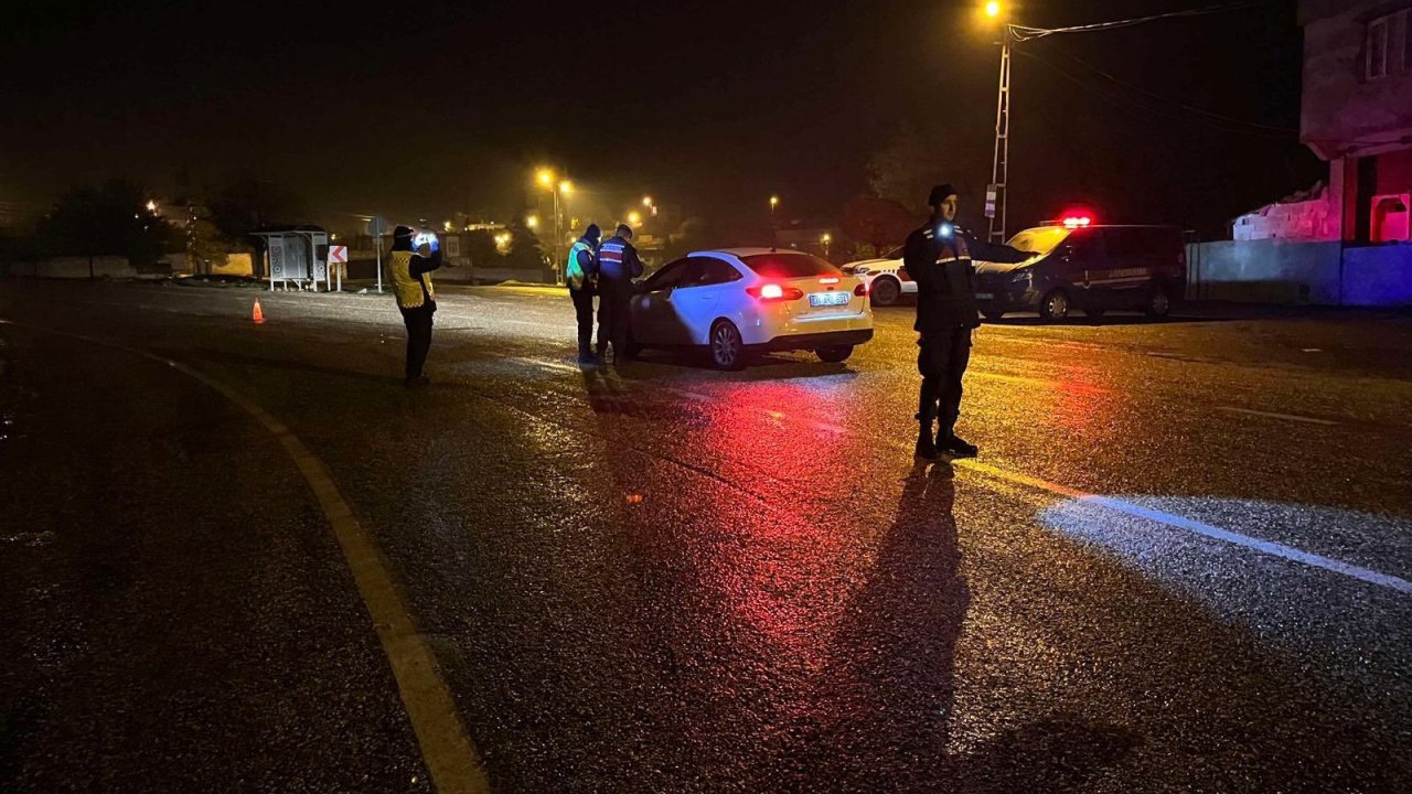 Emniyet ve jandarma Gaziantep'te ortak asayiş uygulaması yaptı