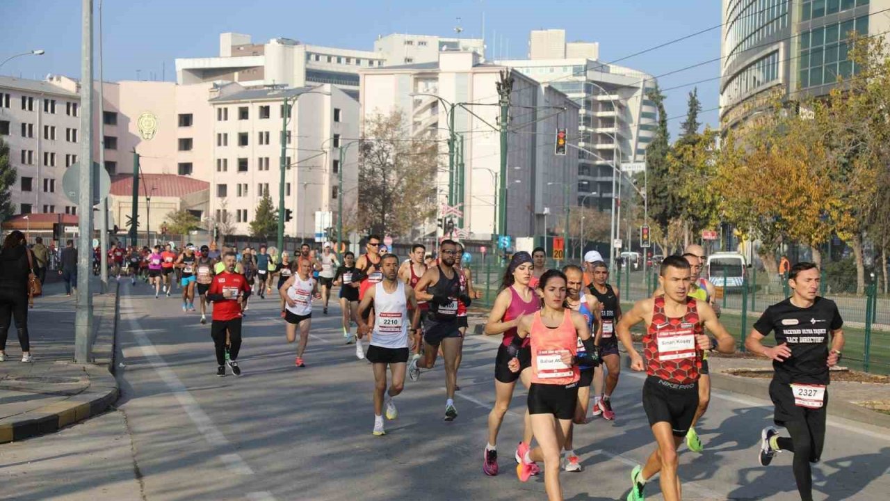 Gazi yarı maratonu, 7’den 70’e beğeni topladı