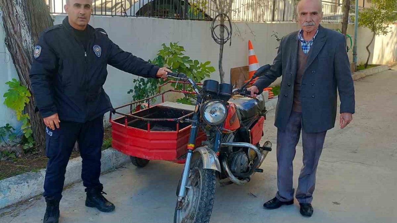 Gaziantep’te 22 yıl önce çalınan motosikletine kavuştu