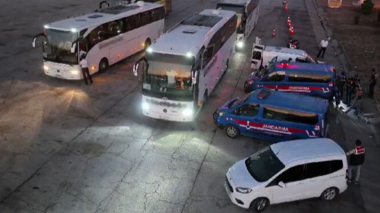 Gaziantep’te jandarmadan zehir tacirlerine operasyon! 1 kilo eroin, 7 kilo skunk ile 1 ton kaçak tütün ele geçirildi