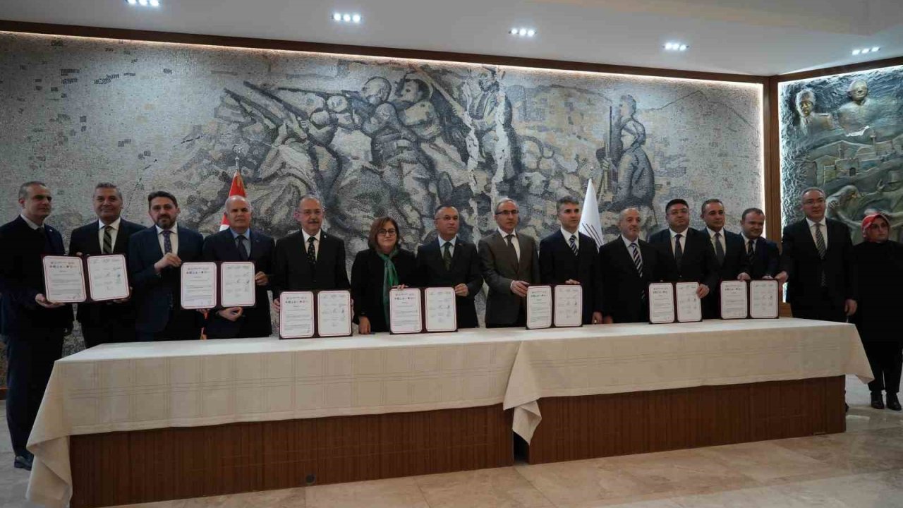 Gaziantep'te Aile Akademisi için imzalar atıldı