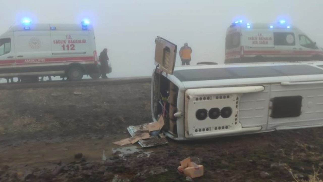 Gaziantep'in Komşu İli Şanlıurfa’nın Siverek ilçesinde öğretmen servisi devrildi: Çok sayıda yaralı var