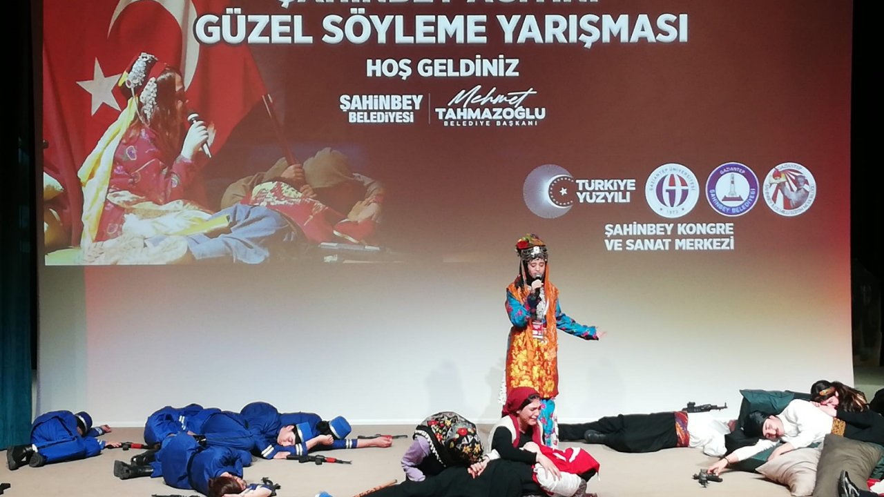 Gaziantep'te Şahinbeyli gençler Şahinbey’i ağıtla anlattı