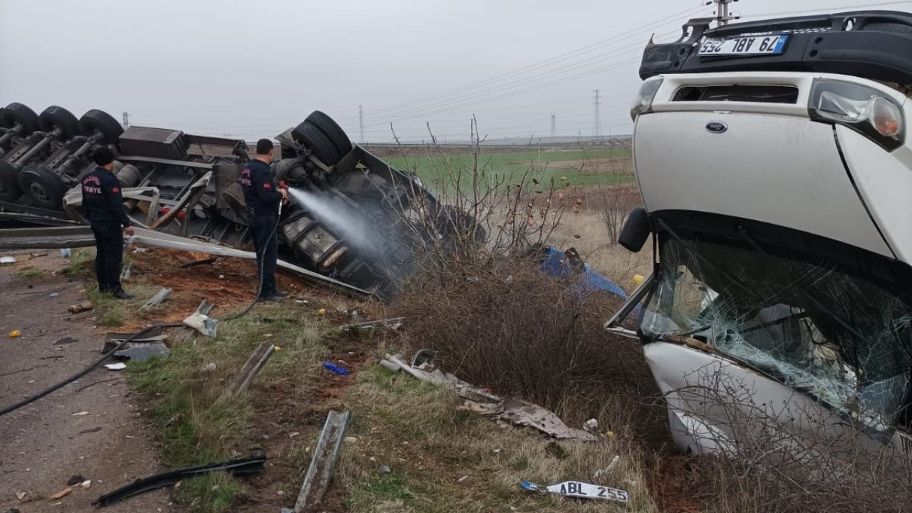 Gaziantep'te yolcu minibüsü seyir halindeki tıra çarptı! Kazada 1 kişi yaralandı