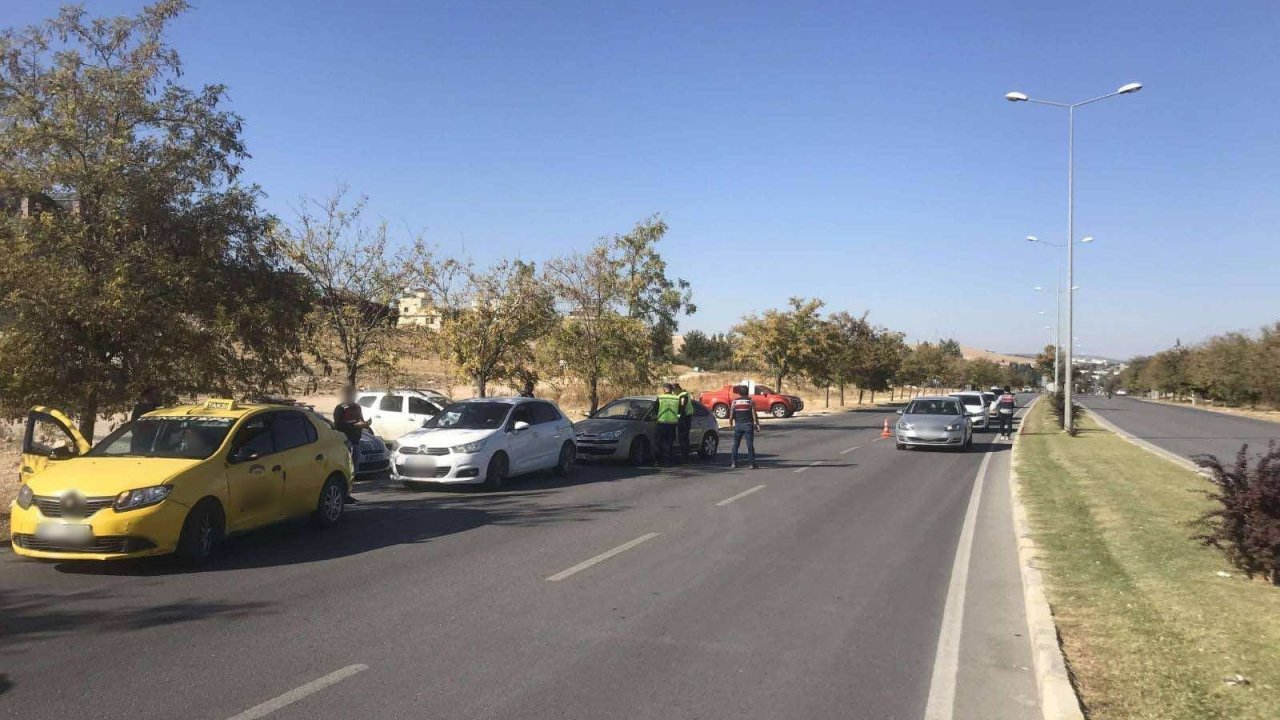 Gaziantep'te jandarma ekipleri yılbaşı öncesi şok huzur-güven operasyonu düzenledi