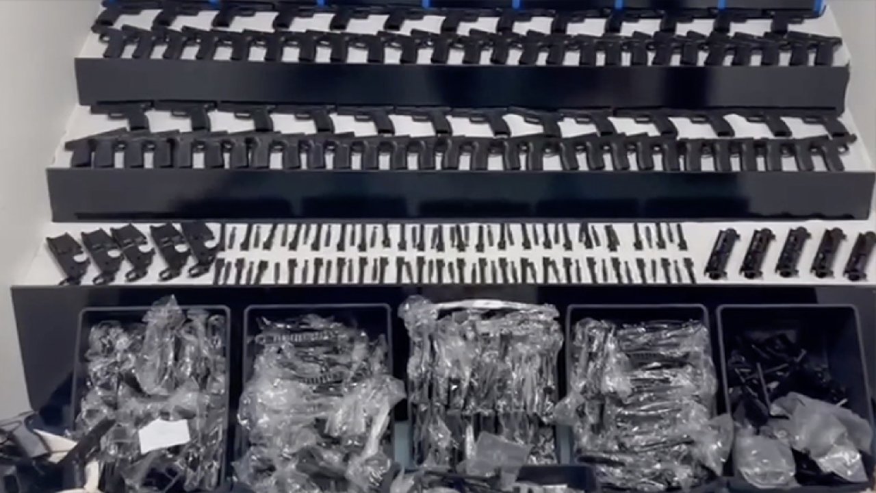 Tarsus-Adana-Gaziantep Otoyolu'nda durdurulan araçtan cephanelik çıktı