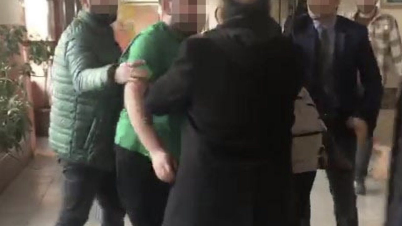 Okulu basan veliler öğretmenleri darp etti