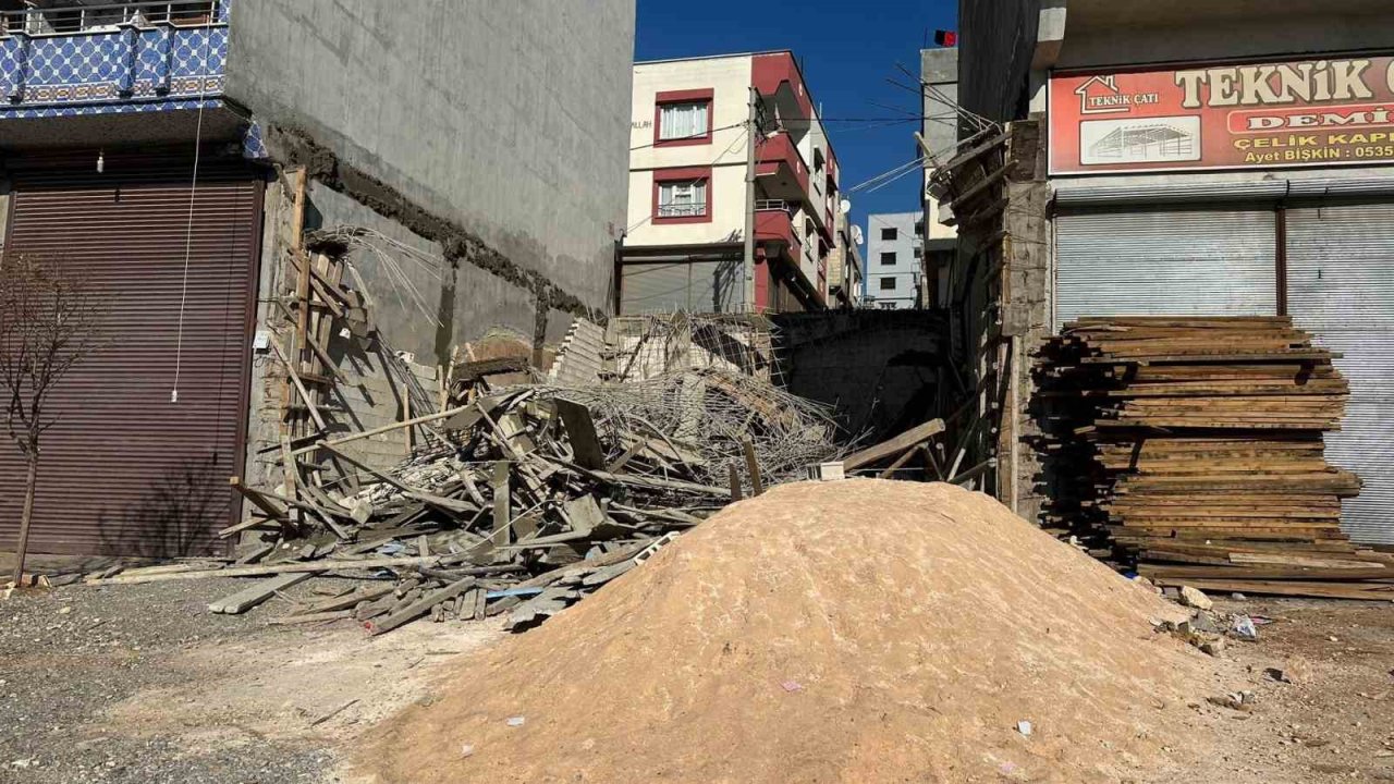 Gaziantep'te Feci Olay! Gaziantep’te beton dökümü sonrası inşaat çöktü: 1’i ağır 2 yaralı