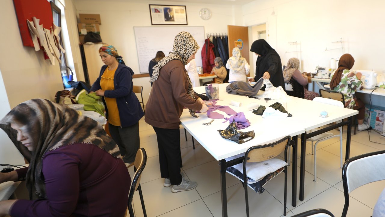 Şehitkamilli kadınlar giyim kursuna yoğun ilgi gösteriyor
