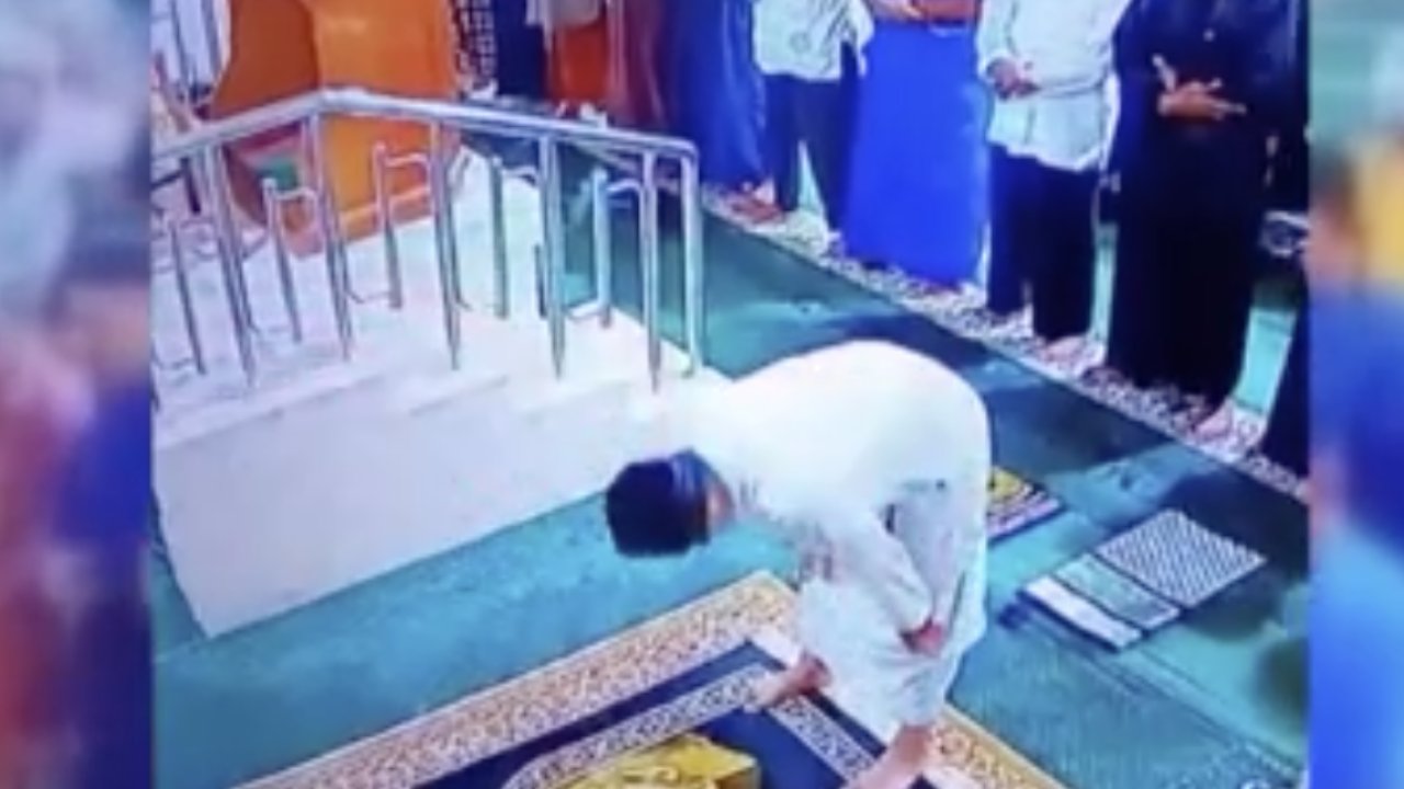 Namaz sırasında kalp krizi geçiren imam secdede vefat etti! Cemaat namaza devam etti