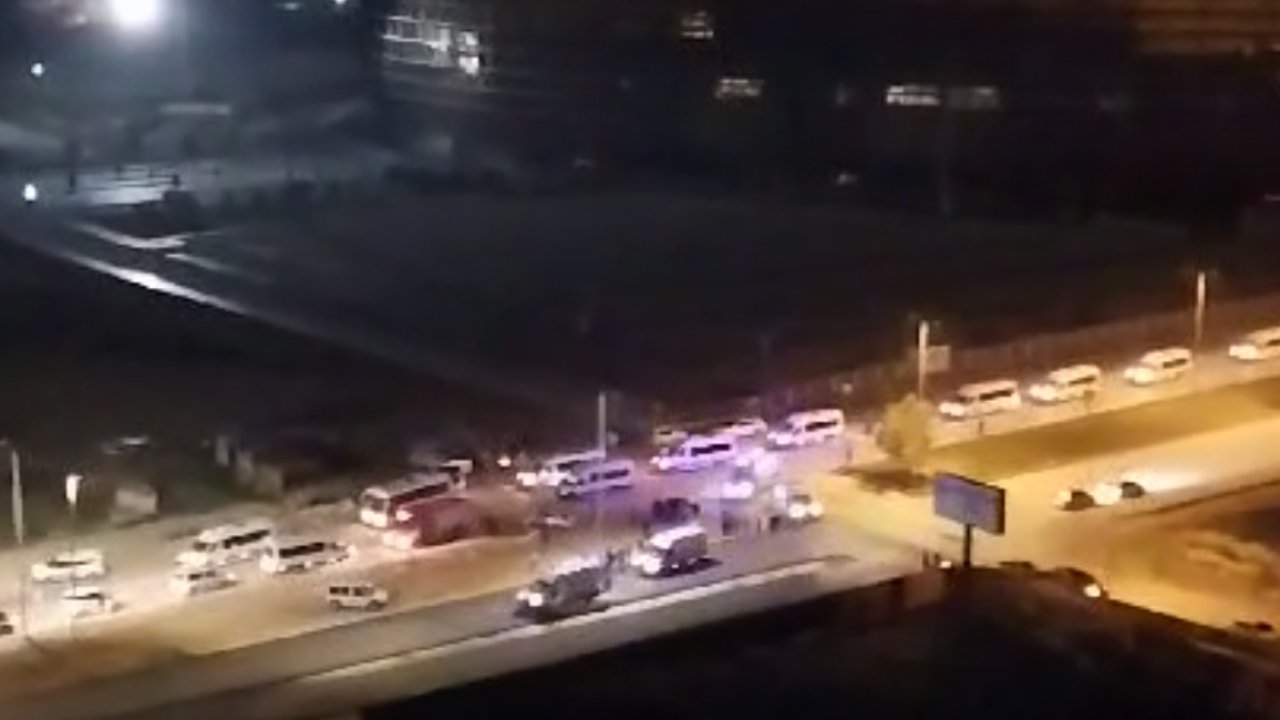 Gaziantep’te feci kaza! Gaziantep’te fabrika servis aracı ile özel bir arac çarpıştı! Çok sayıda yaralı var