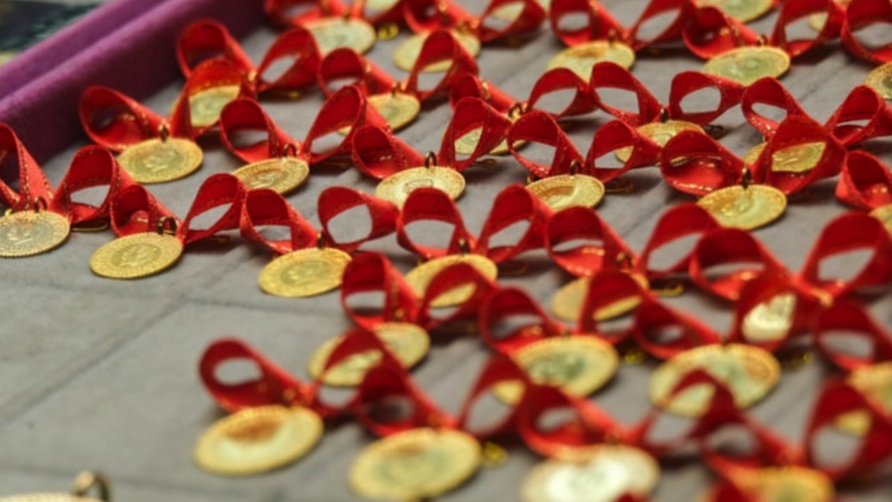 Altın Fiyatları Ne Kadar Oldu? 10 Ocak Çarşamba 2024  Gram Altın, Çeyrek Altın,Yarım Altın, Cumhuriyet Altını Fiyatları