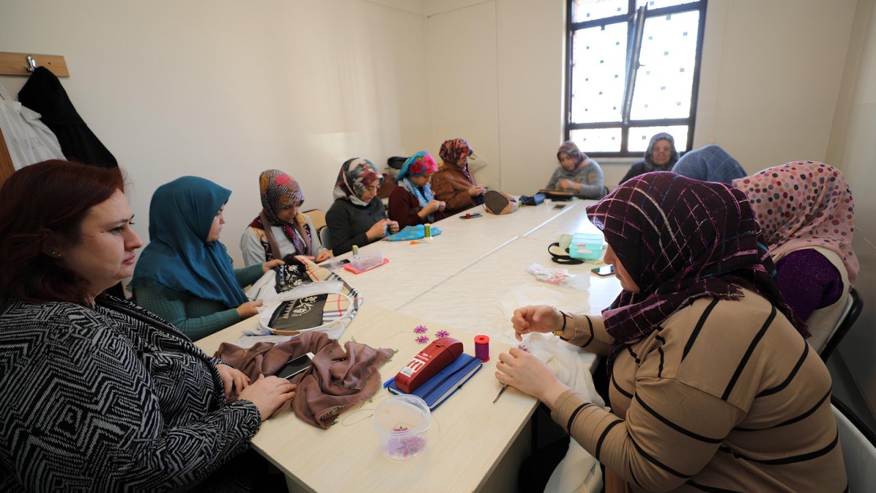 Şehitkamil'in mefruşat kursu yoğun ilgi görüyor
