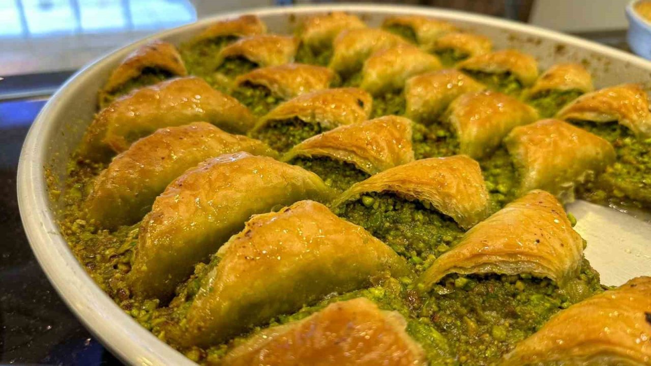 Türkiye Bu Antep Baklavacısını Konuşuyor! Gaziantepli firmadan 75 ton baklava ile ihracat rekoru