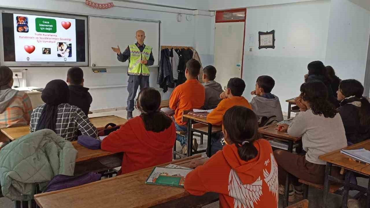Oğuzeli’nde öğrencilere trafik eğitimi verildi