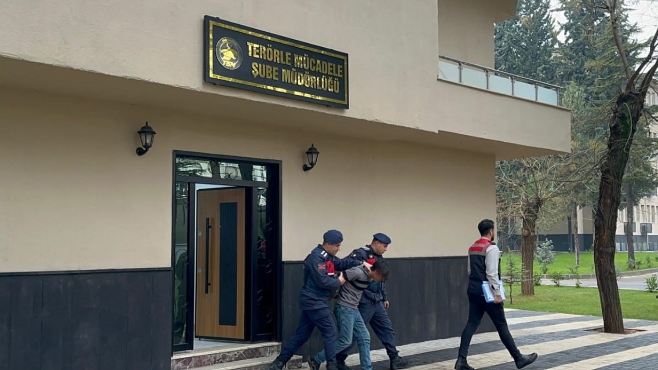 Gaziantep'te Yurda kaçak girmeye çalışan terör örgütü üyesini jandarma yakaladı