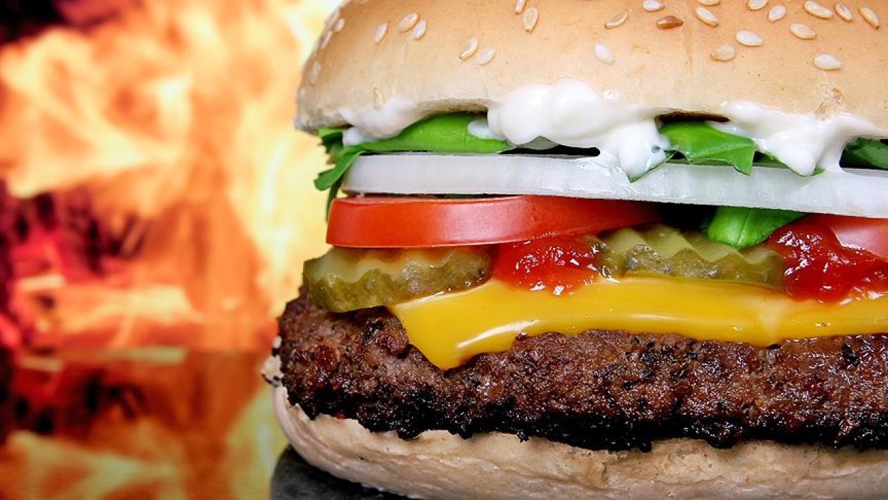 Fast-food, asitli içecek ve işlenmiş gıdalar dişleri çürütüyor
