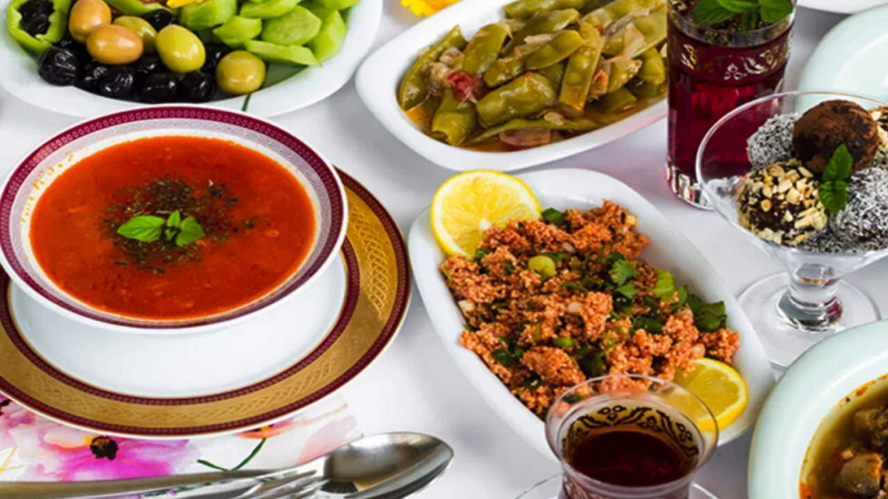 Aile Sofralarının Yıldızı Olacak: 3 Muhteşem Yemek Tarifi ile Akşam Yemeği Derdine Son!"