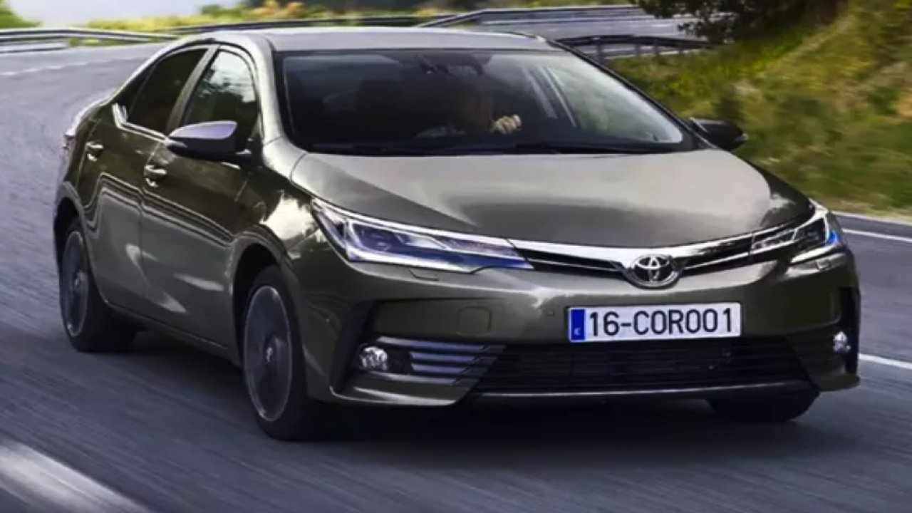 TOYOTA COROLLA FİYATLARIYLA DACİA DUSTER'İ SOLLADI: ŞUBAT RÜZGARI!