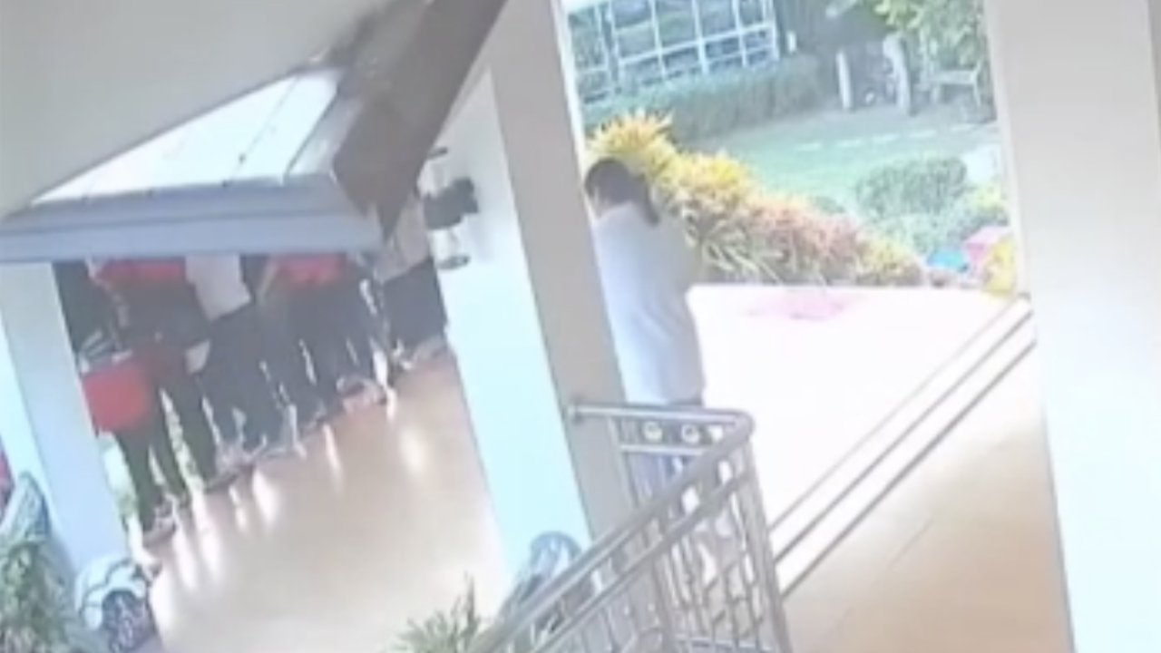 Poz verdikleri sırada balkon çöktü: 13 yaralı