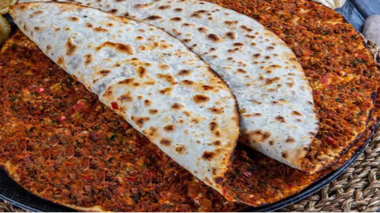 Evinizde Antep Usulü Lahmacun Yapabilirsiniz...  Evde antep Usulü Lahmacun Tarifi