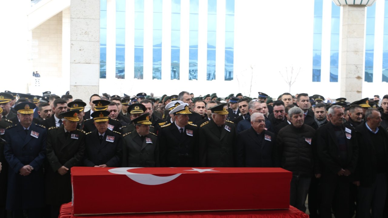 Gaziantep’te helikopter kazasında şehit olan polisler son yolculuğuna uğurlandı