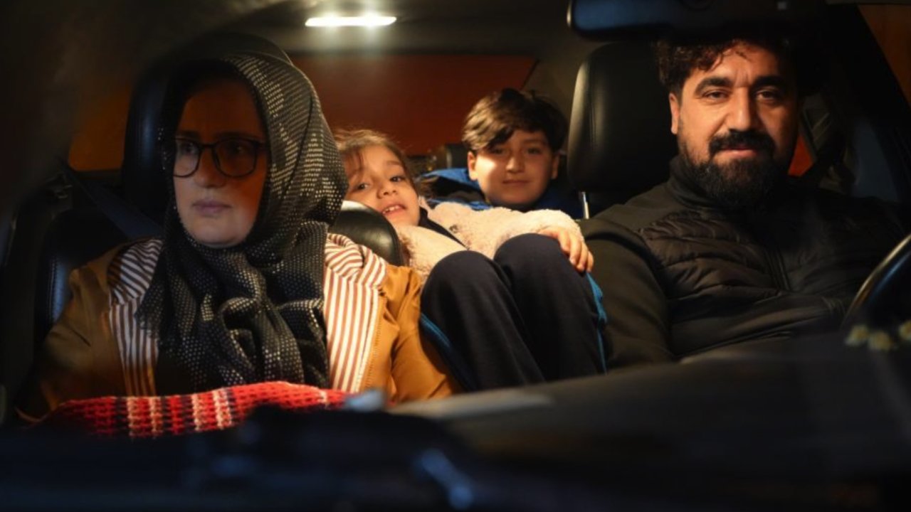 Gaziantep'te deprem korkusuyla 6 Şubat fobisi yaşayınca geceyi araçta geçirdiler