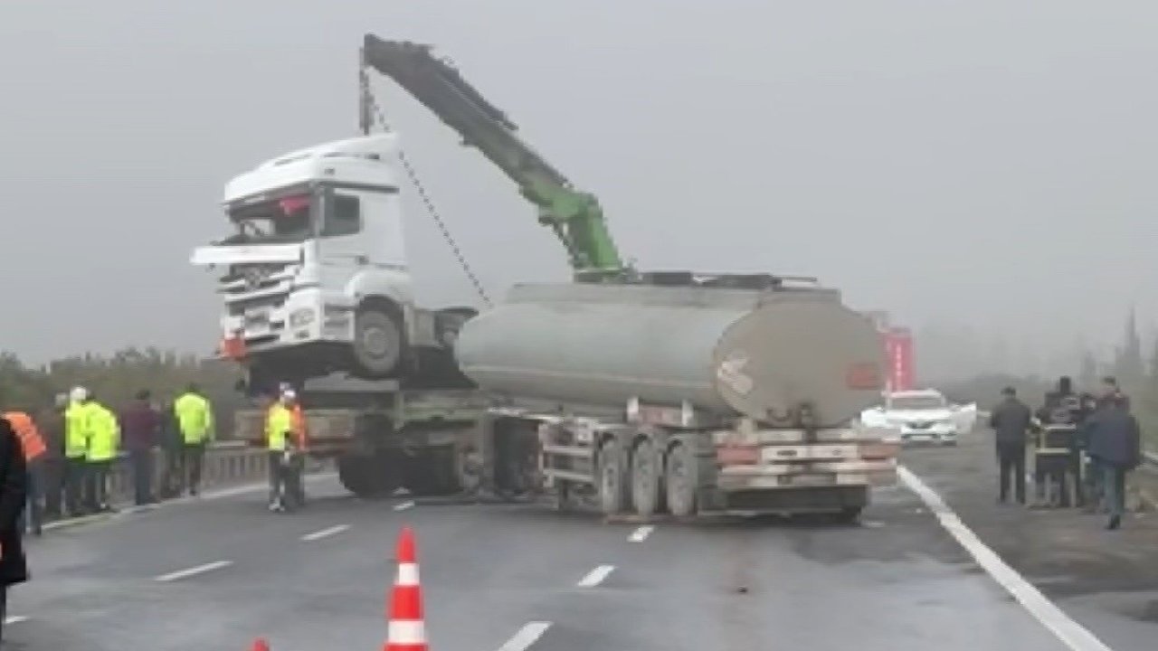 Gaziantep'te zincirleme trafik kazası! 3 tır ve otomobil çarpıştı