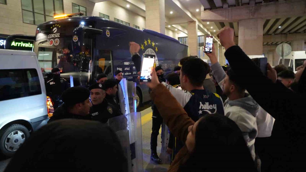 Fenerbahçe Kupa Maçı İçin Gaziantep’te! GAZİANTEP'TE FENERBAHÇE'YE DEV KARŞILAMA