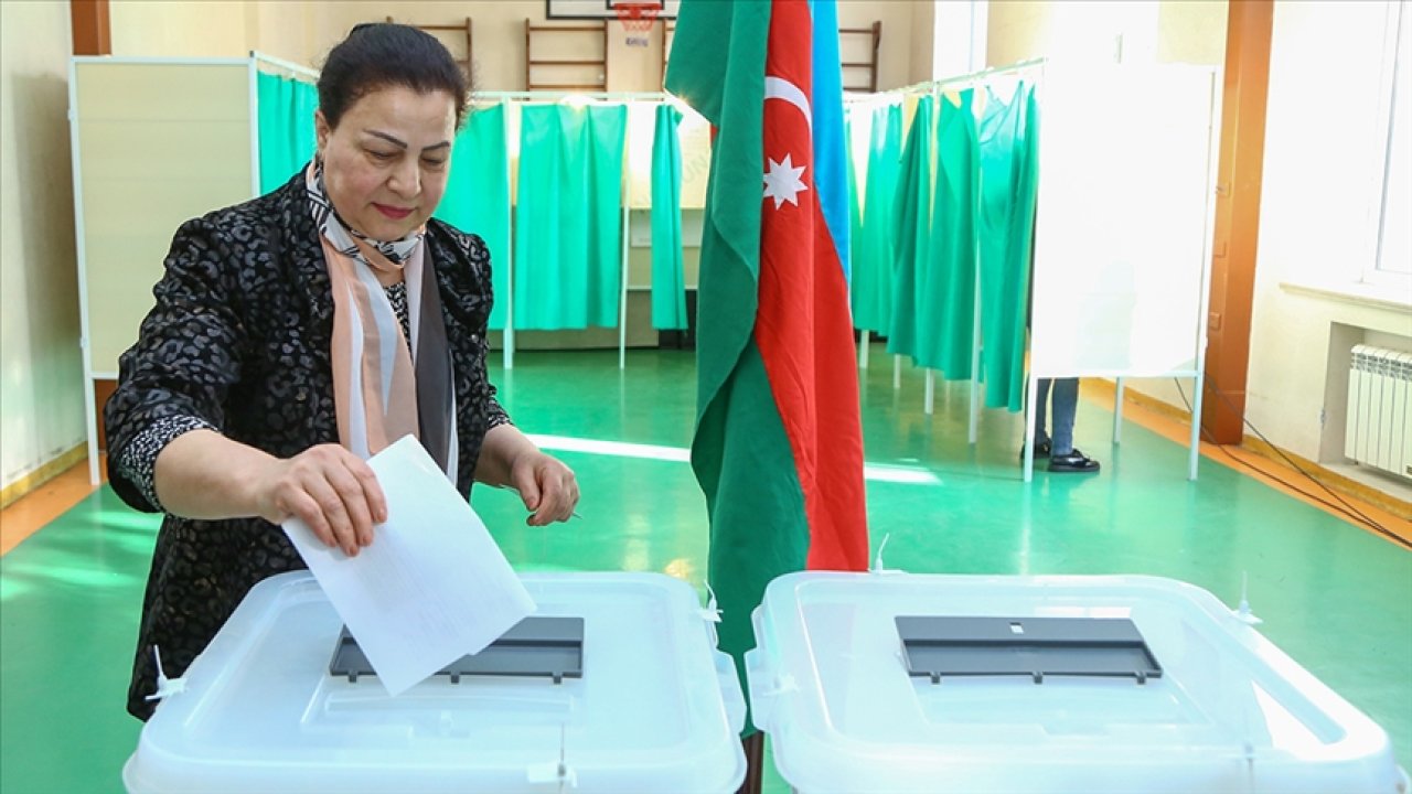 Azerbaycan halkı cumhurbaşkanlığı seçimleri için sandık başında