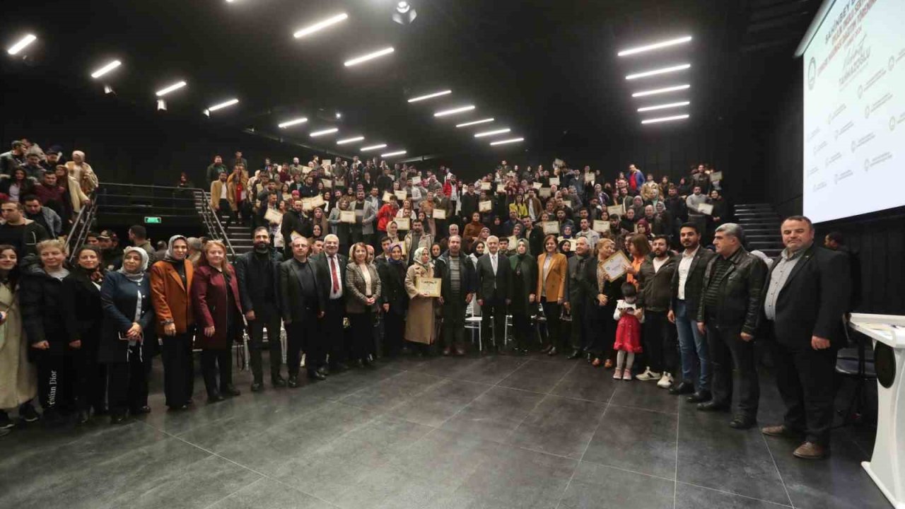 Gaziantep'te evlilik okulu’nda eğitim gören 452 çift daha sertifikasını aldı