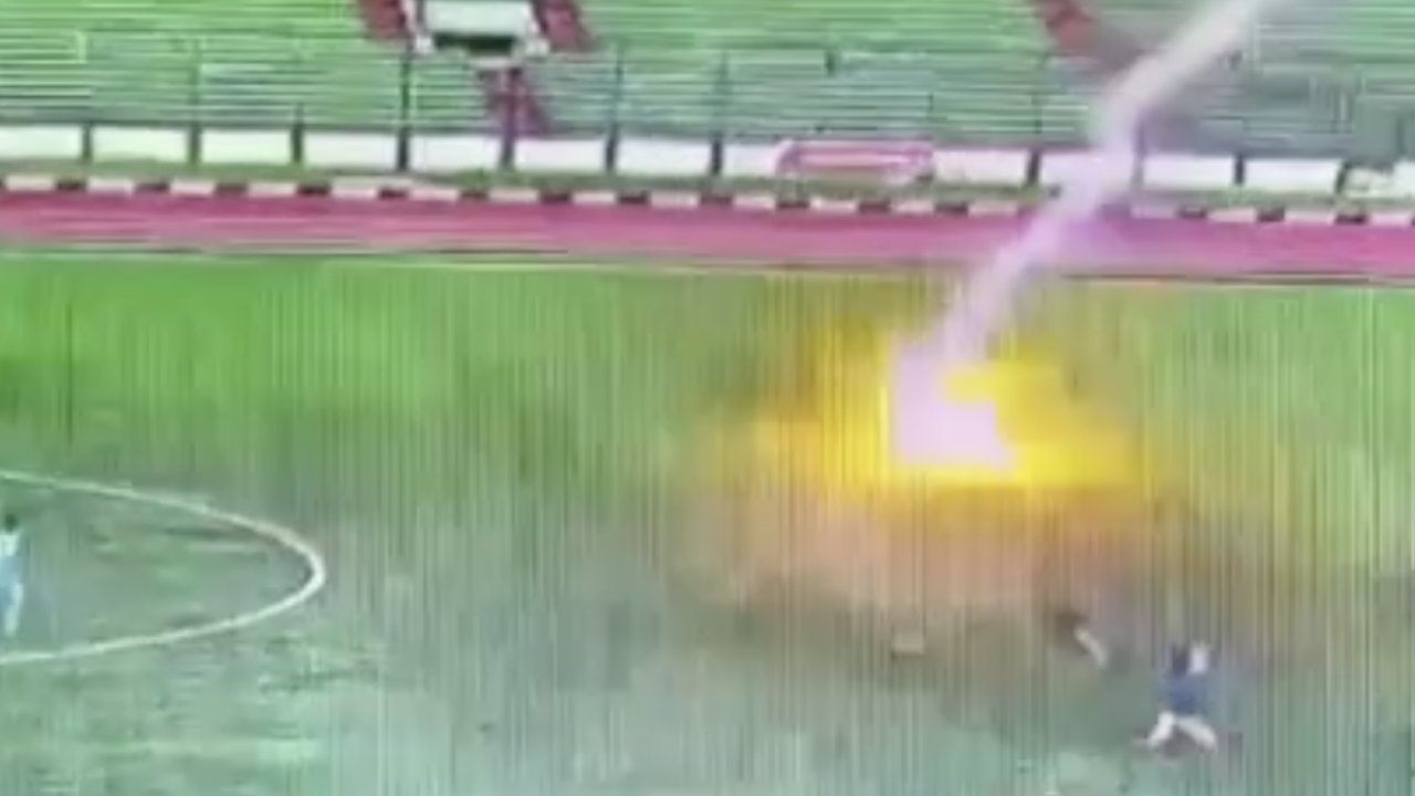 Sahaya yıldırım düştü, futbolcu hayatını kaybetti
