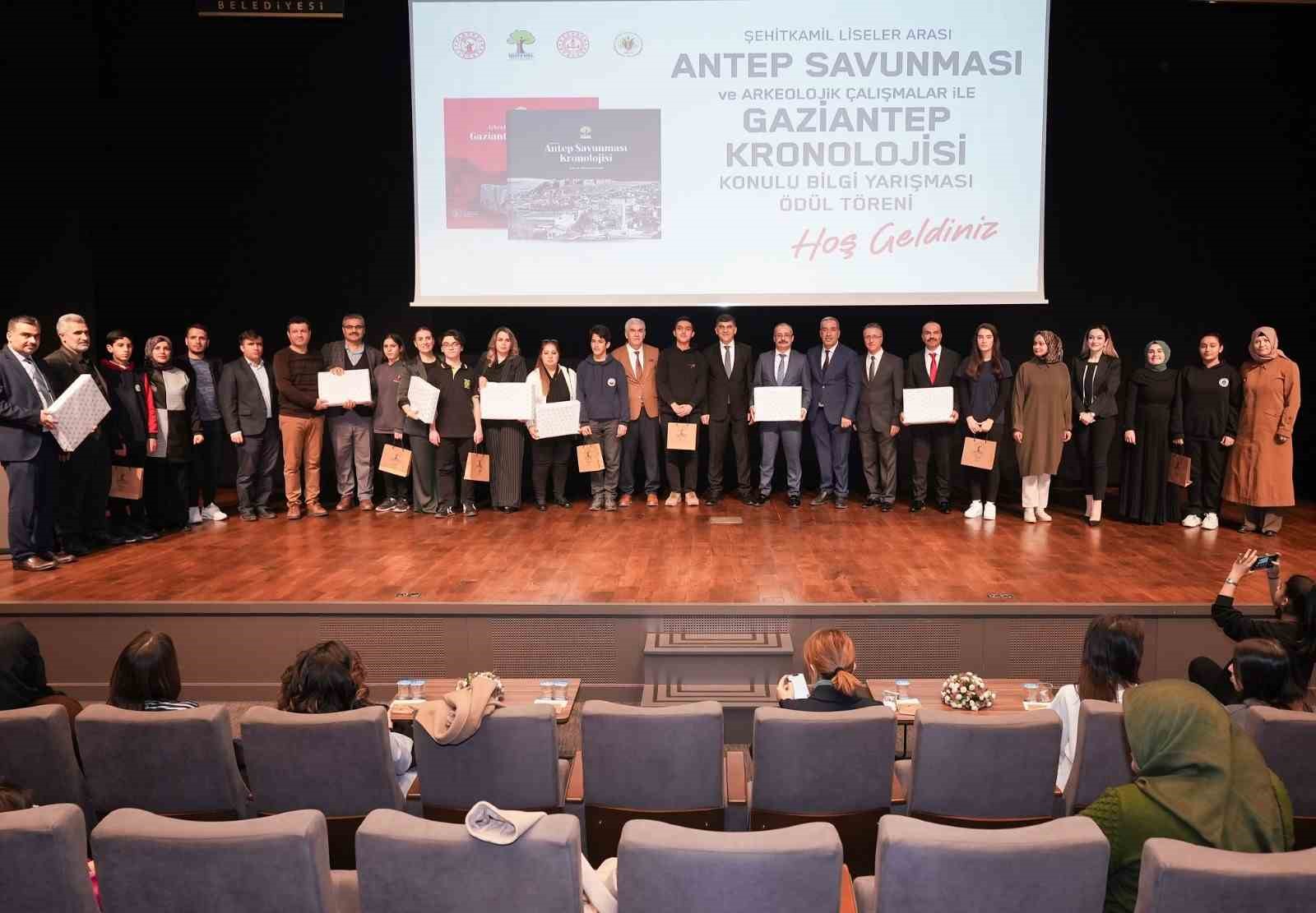 Şehitkamil Belediyesi tarihini en iyi bilen öğrenciler ve okulları ödüllendirildi