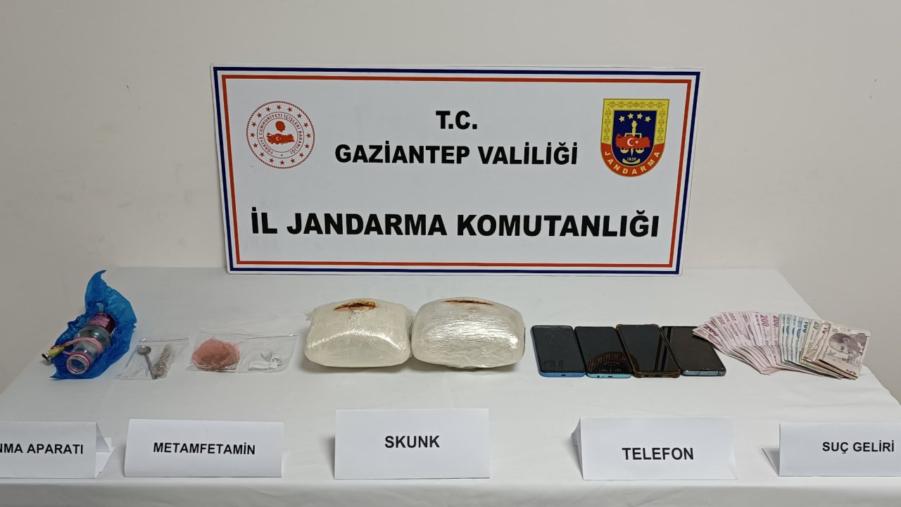 Gaziantep'te bir yolcunun valizinde 2 kilo 600 gram uyuşturucu ele geçirildi