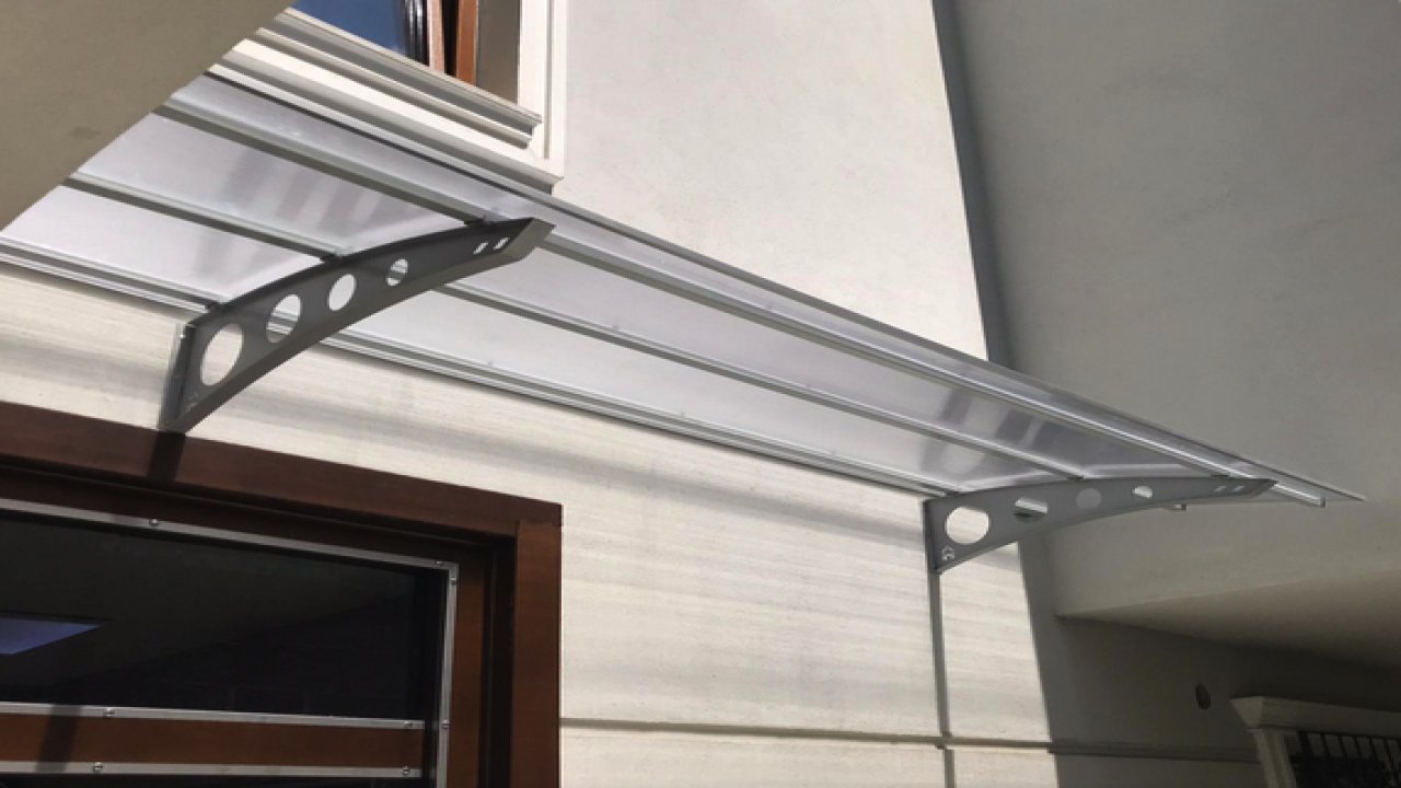 Pratik ve Şık: Kapı Üstü Sundurmalar