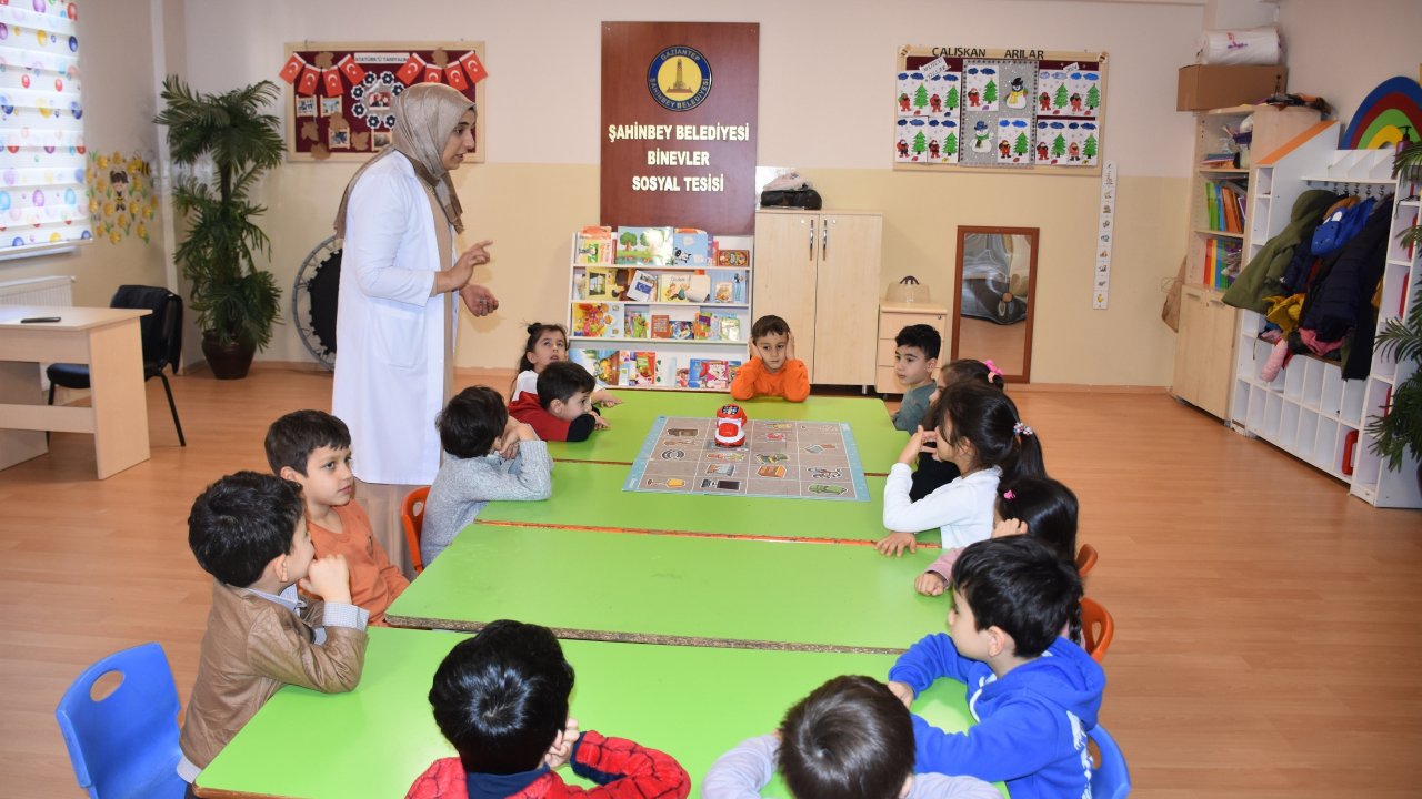 Şahinbeyli çocuklar küçük yaşta bilimle tanışıyor