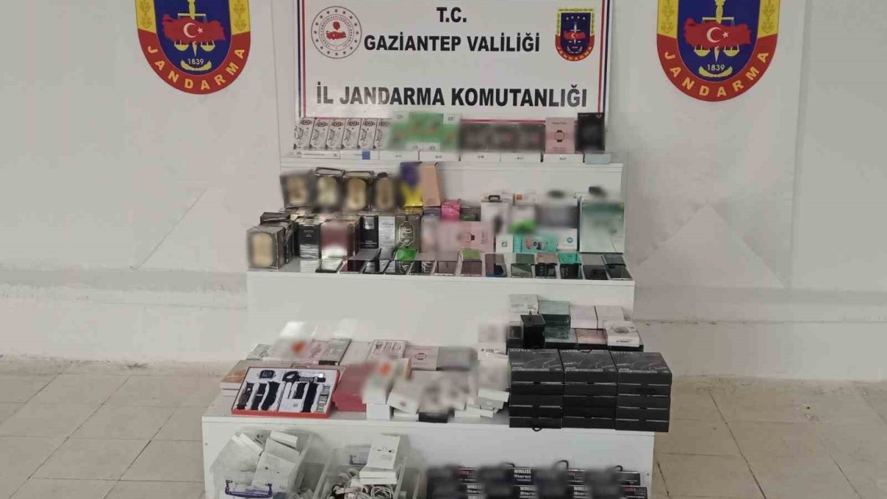 Jandarma ekipleri Gaziantep'te 1 milyon değerinde kaçak malzeme ele geçirdi