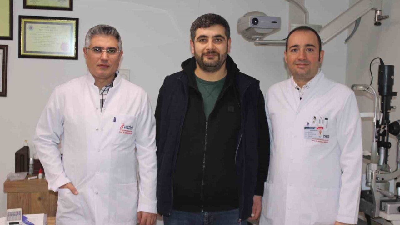 Gaziantep'te 20 yıldır gözlük kullanan hasta lazer tedavisi ile gözlüklerinden kurtuldu