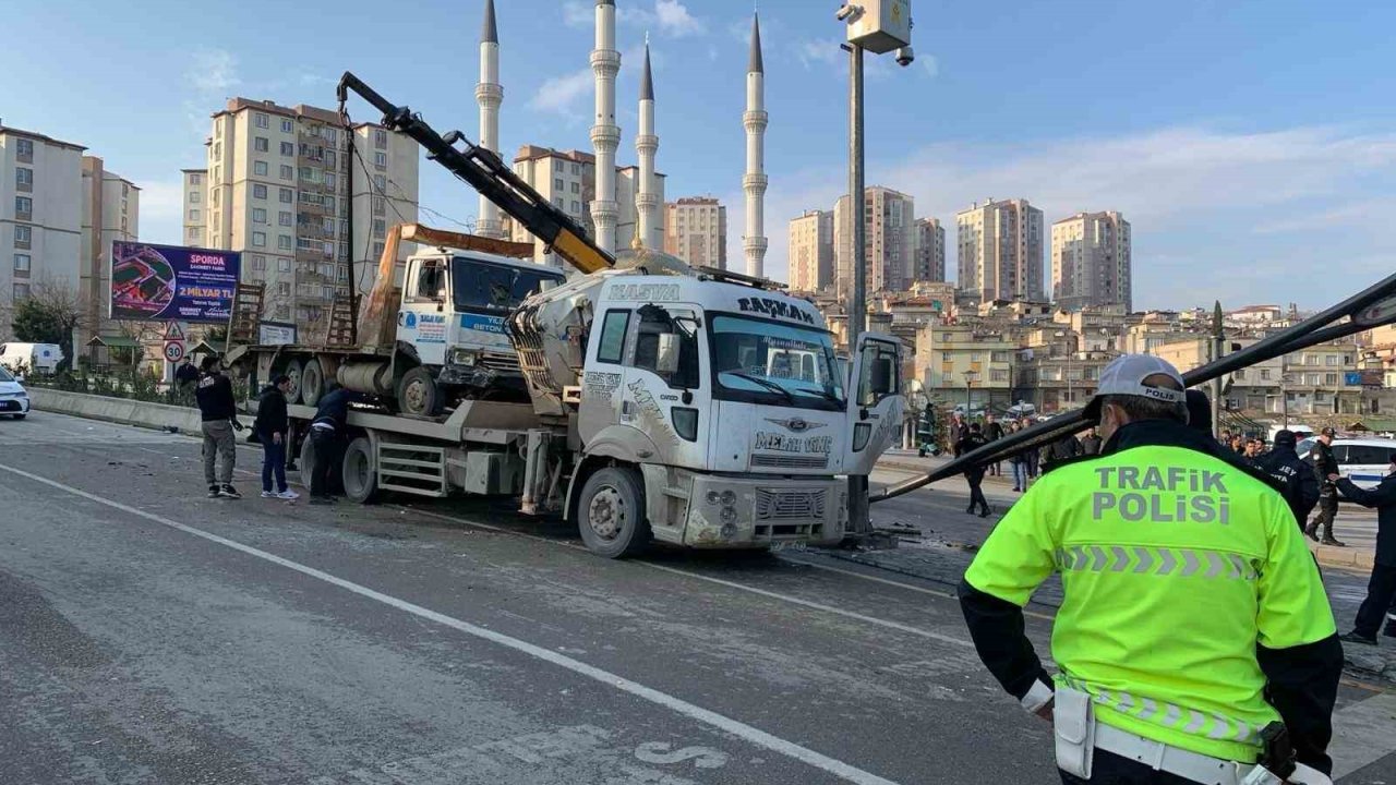 Gaziantep'te Korkunç Kaza! İşte Detaylar! Freni patlayan çekici ortalığı savaş alanına çevirdi
