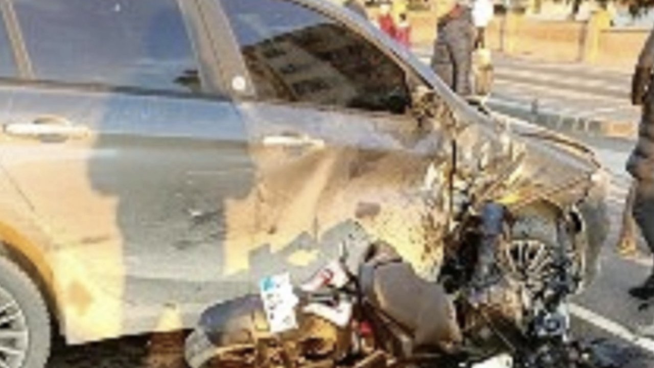 Gaziantep'te motosiklet otomobile çarptı!