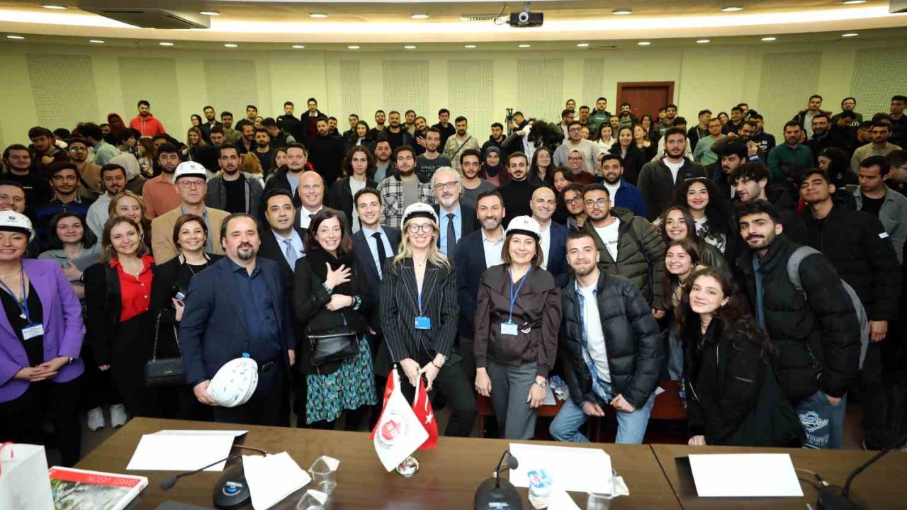GAÜN’de teknolojinin izinde inovasyon ve kariyer sohbetleri düzenlendi