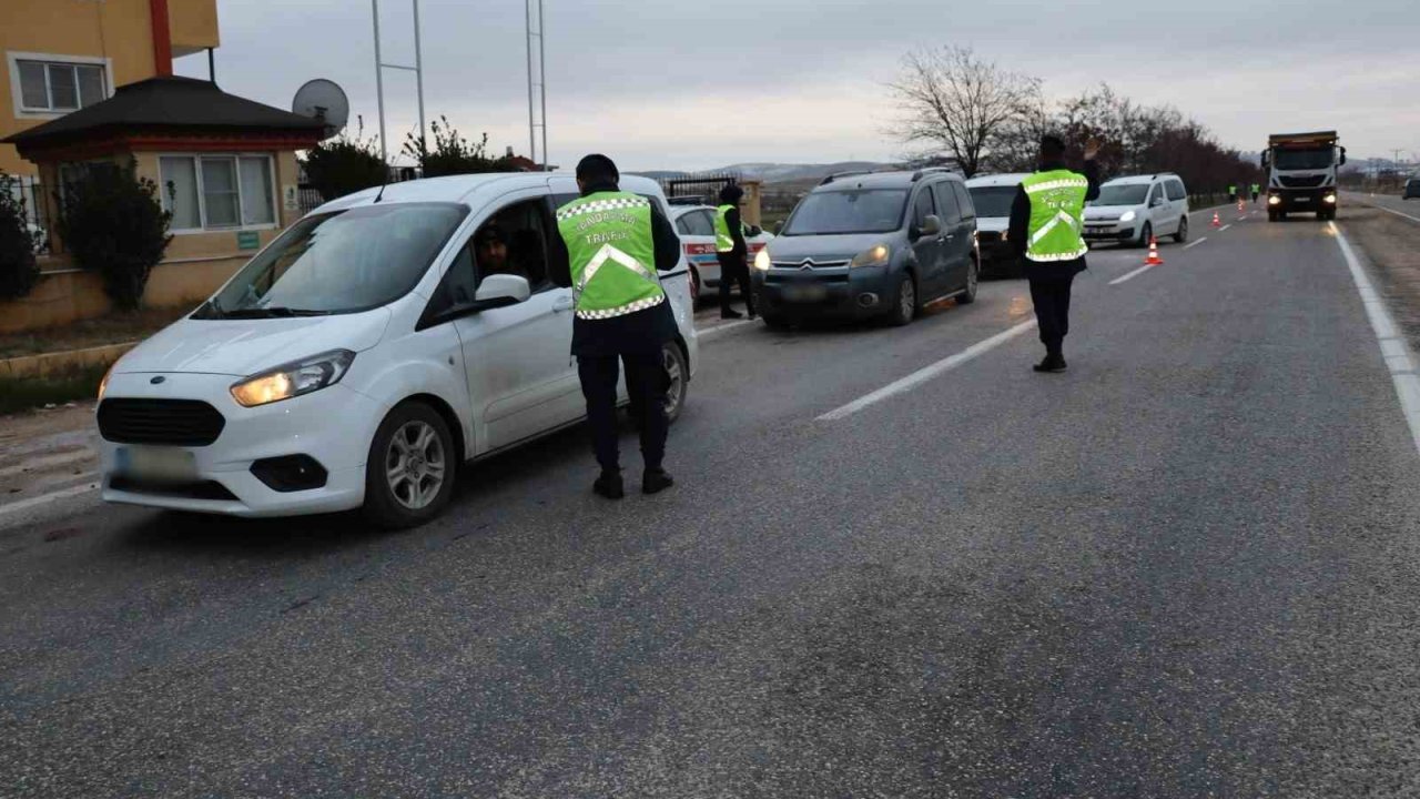 Gaziantep’te jandarma ekipleri çakar lamba denetimi gerçekleştirdi