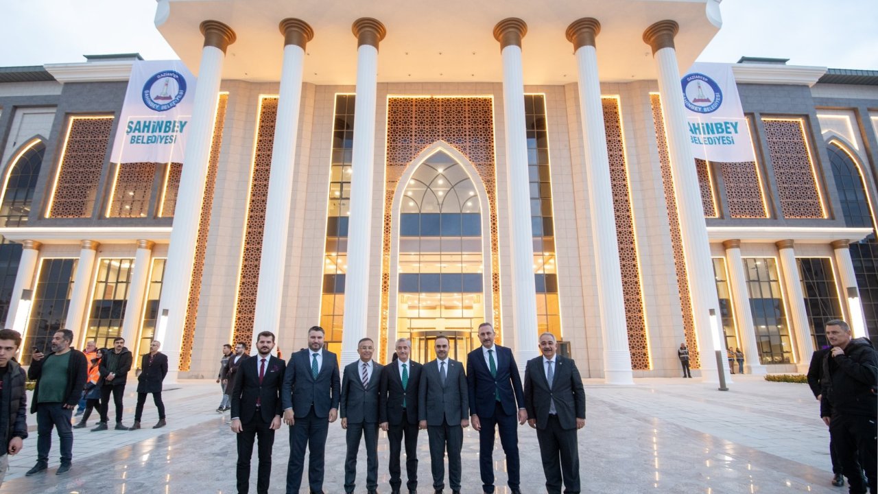 Sanayi ve Teknoloji Bakanı Kacır’dan Şahinbey’in devasa eserlerine tam not