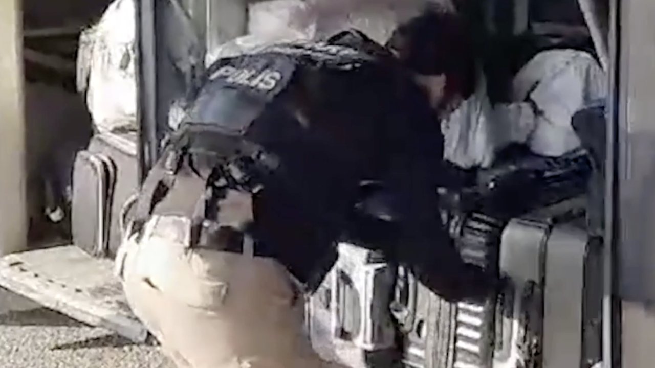 Gaziantep Otoyolu'nda yolcu otobüsünde bavulda uyuşturucu ele geçirildi