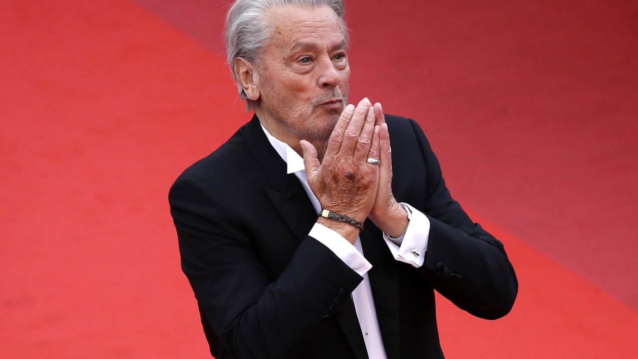 Sinema efsanesi Alain Delon’un evinden cephane çıktı