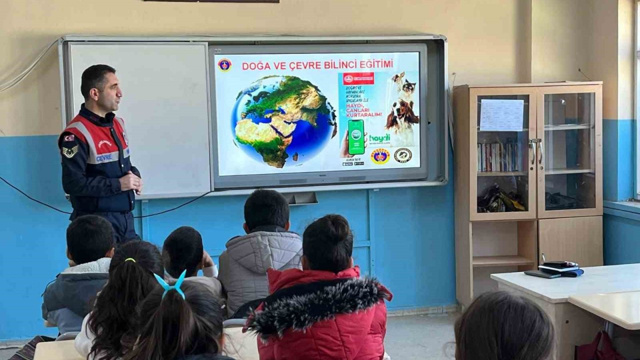 Gaziantep'te Jandarma ekipleri öğrencilere çevre eğitimi verdi