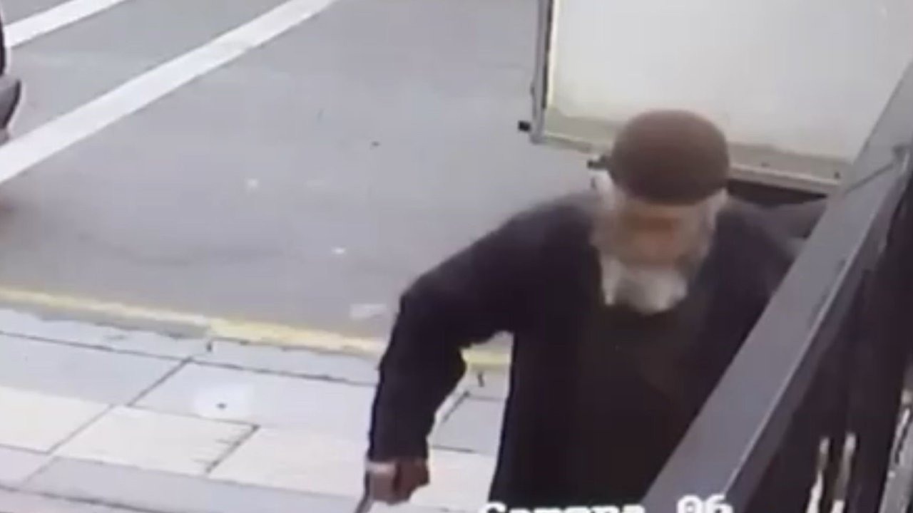 77 yaşındaki adam bakkaldan eve döndü tüm ailesini öldürdü