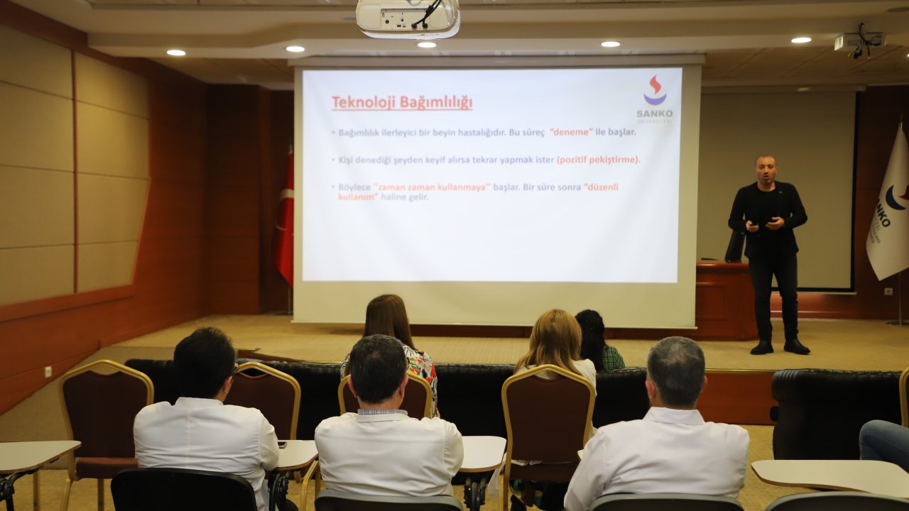 SANKO Üniversitesi’nde “Teknoloji Bağımlılığı” konferansı düzenlendi