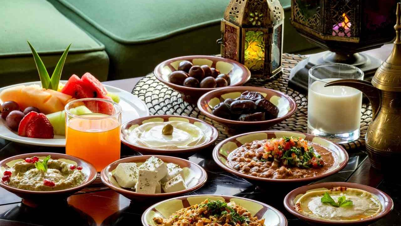 İftar ve sahur menüsü nasıl olmalı! Sahurda tok tutan besinler hangileri?