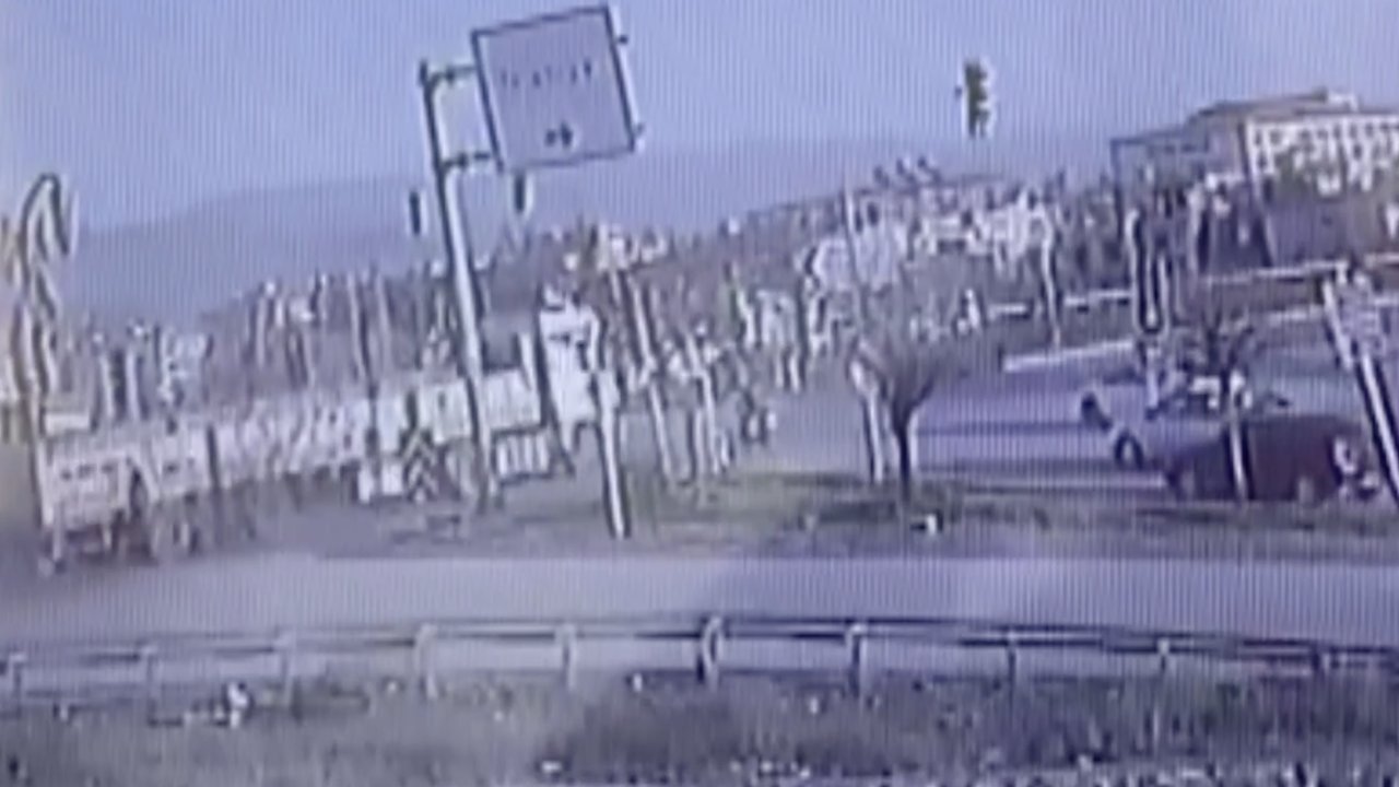 Gaziantep'te tıra çarpan motosikletin sürücüsü yaralandı